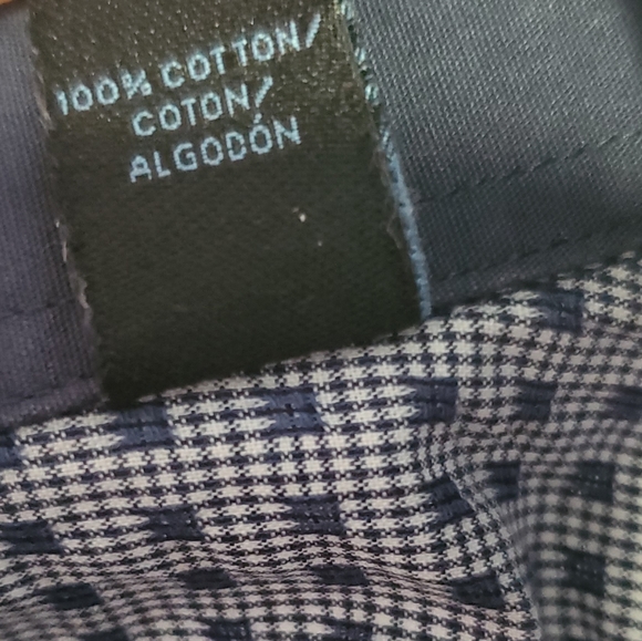 Van Heusen Men's Size Large (Neck 16 - 16.5) Navy and Blue Patterned Button Down - Picture 5 of 6